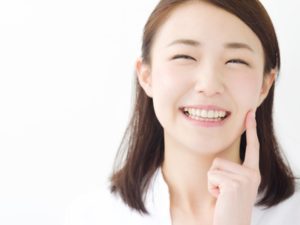 腫れない笑顔の女性