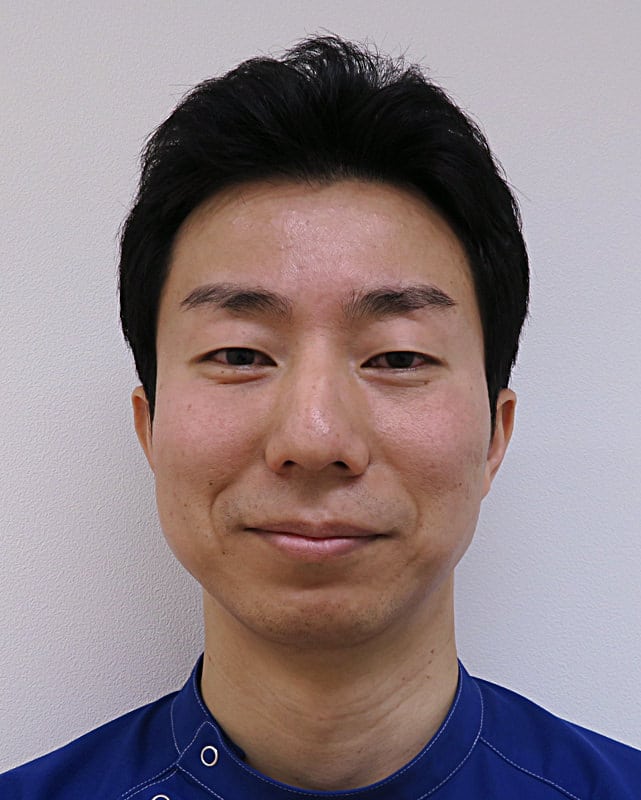 鼻尖縮小＋軟骨移植＋ストラット、鼻翼縮小（内＋外）　３ヶ月後　正面のBefore写真