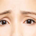 「目元が老けて見える、二重が不安定」目の上がくぼんでいる時の改善方法