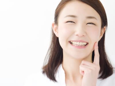 笑った時に歯茎が目立つ