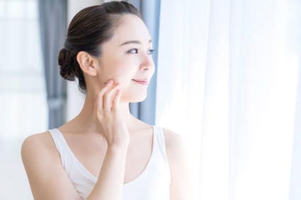 「ゴツゴツしてる、平べったい」おでこの形を丸くする方法
