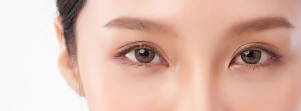 【目の開き】眉下切開と眼瞼下垂のどちらを受けるべき？